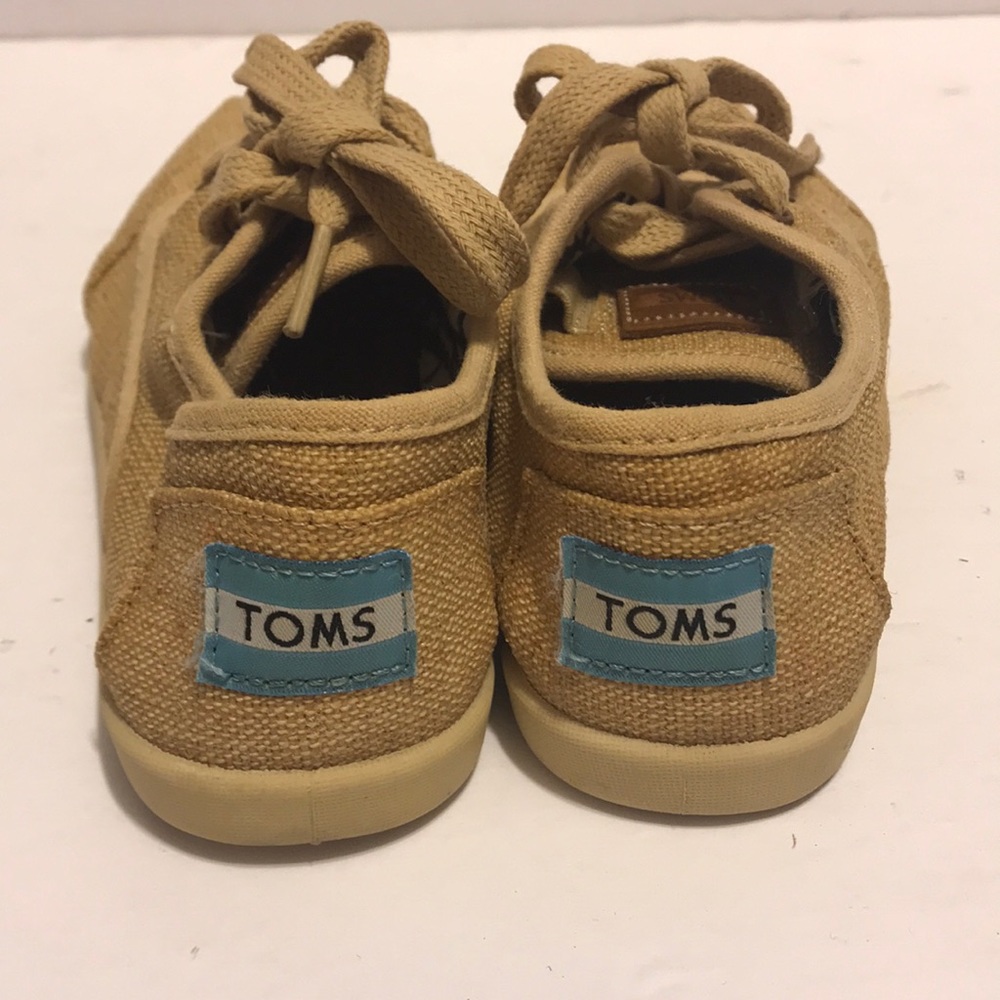 Toms - Picture 2 of 6